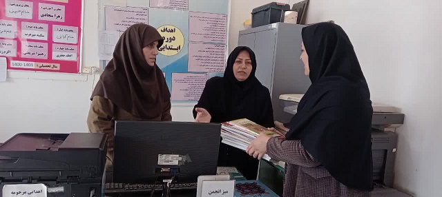 اهدای مجلات آرشیوی به دبستان رسالت